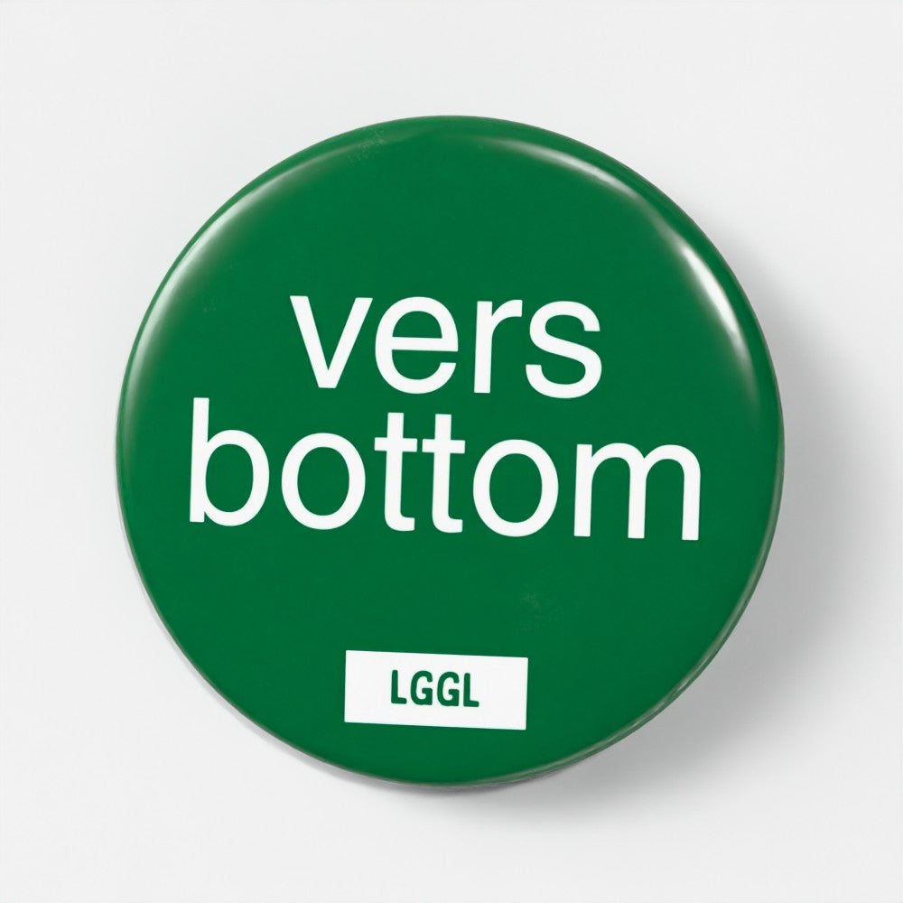 "Vers bottom" text shown on a kinky badge
