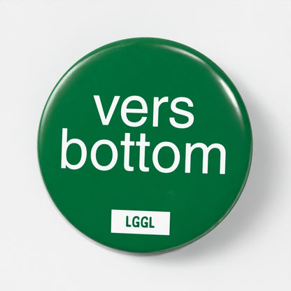 "Vers bottom" text shown on a kinky badge