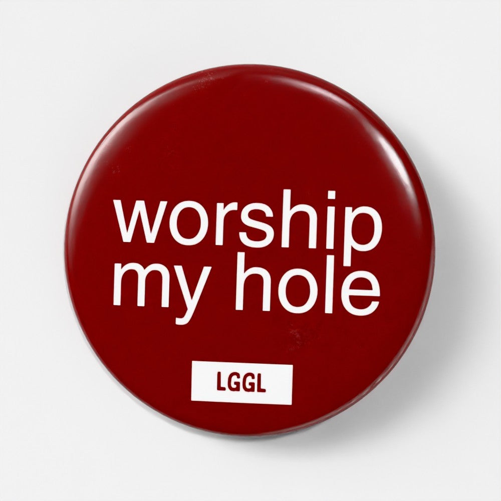 Gay assplay pin badge with "Worship My Hole" text - hole worship signal for darkrooms