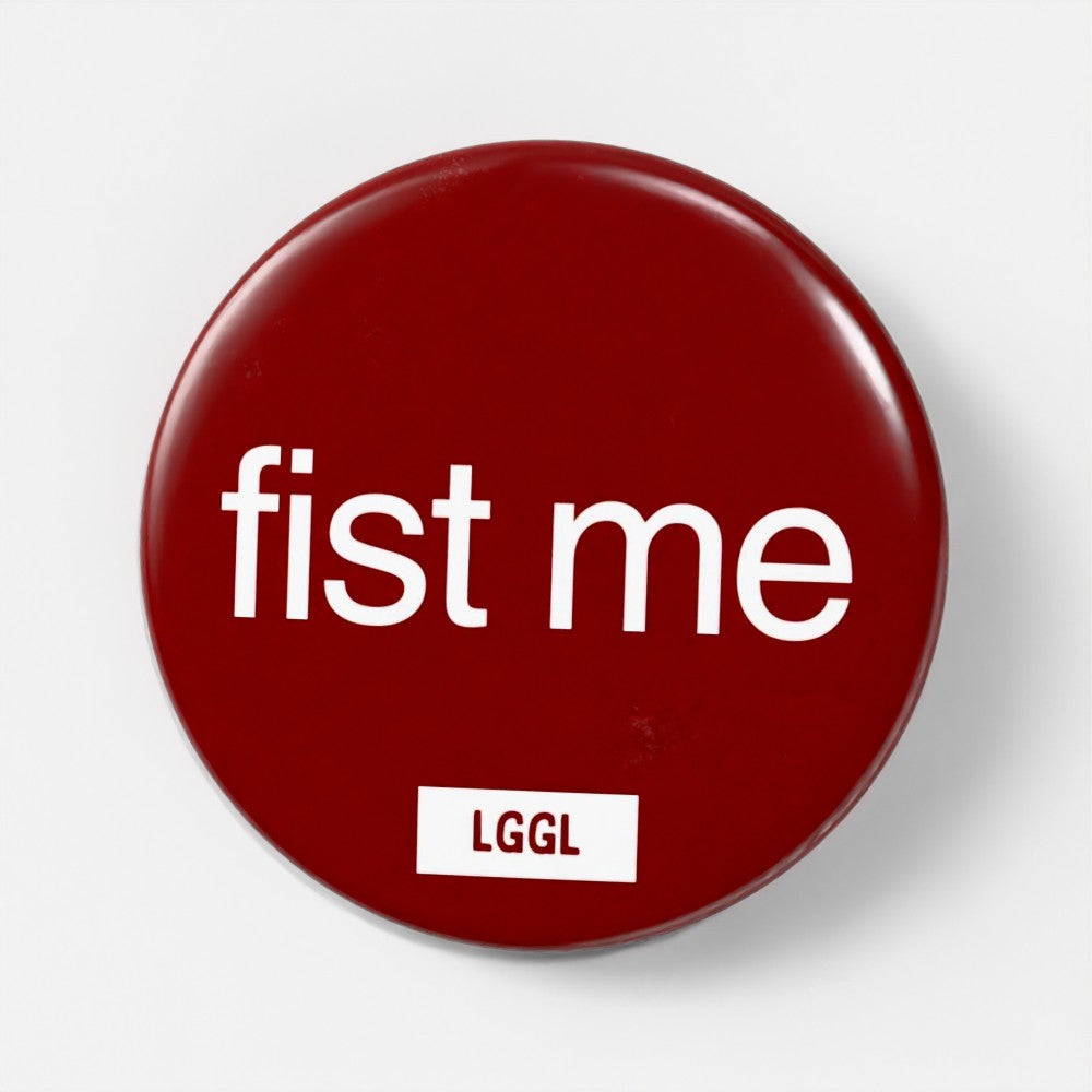 Gay assplay pin badge with "Fist Me" text - 56mm safety-pin fastening, scratch and UV resistant